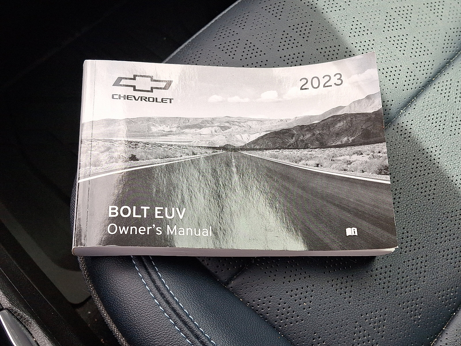 Certified 2023 Chevrolet Bolt EUV Premier w/ Sun & Sound Package FWD image 26