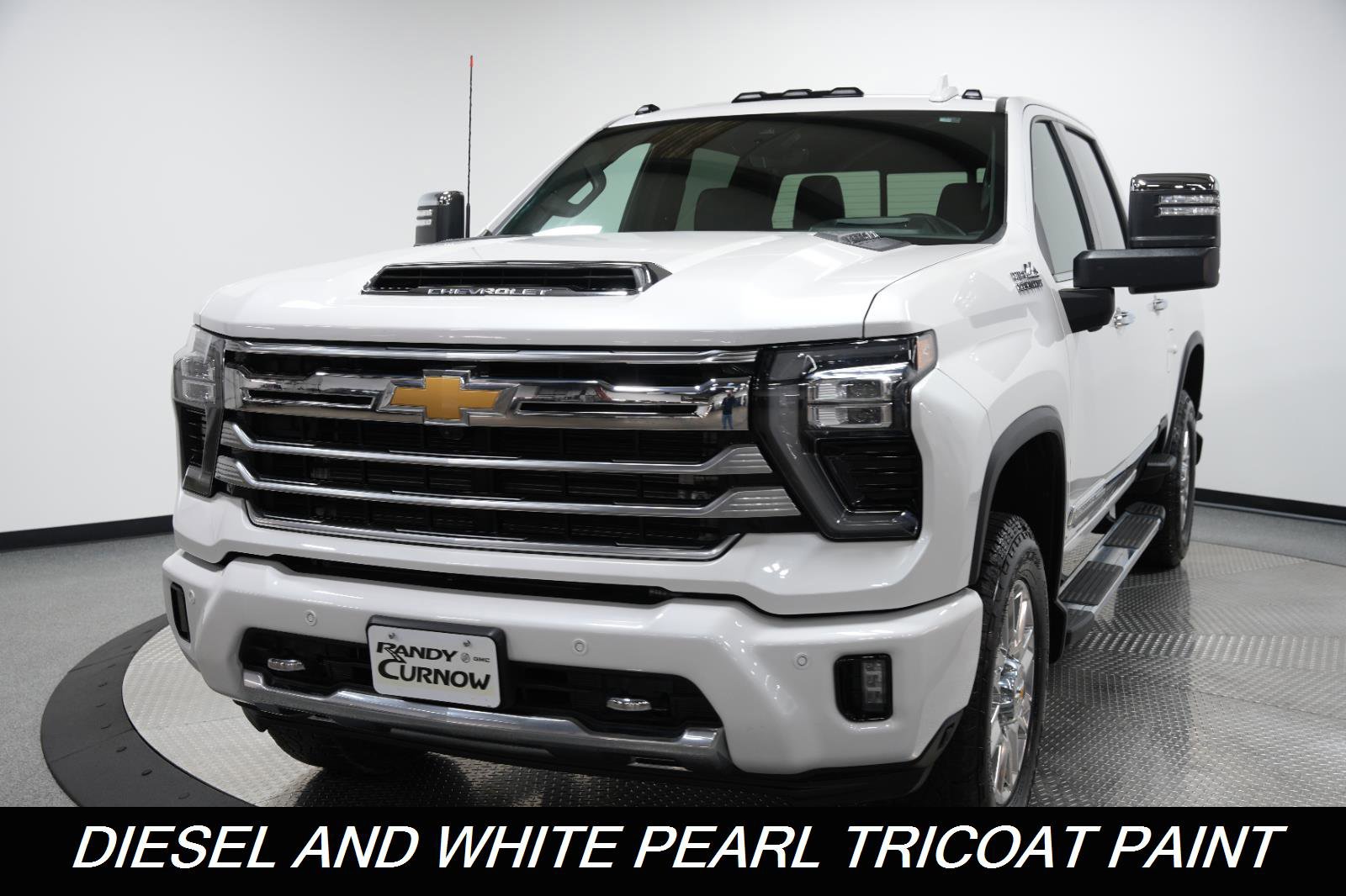 Used 2025 Chevrolet Silverado 2500 High Country w/ High Country Premium Package AWD/4WD image 3