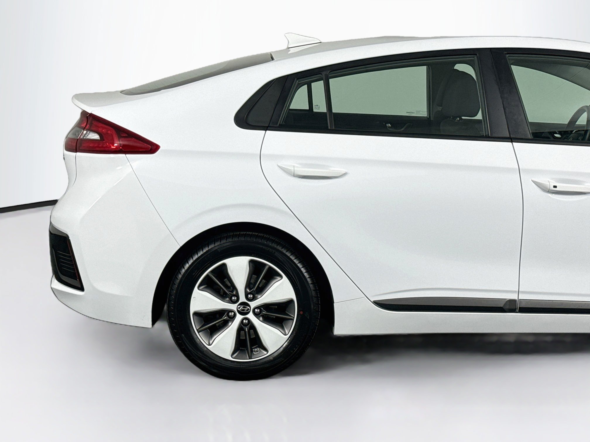 Used 2019 Hyundai Ioniq Plug-In Hybrid FWD image 43