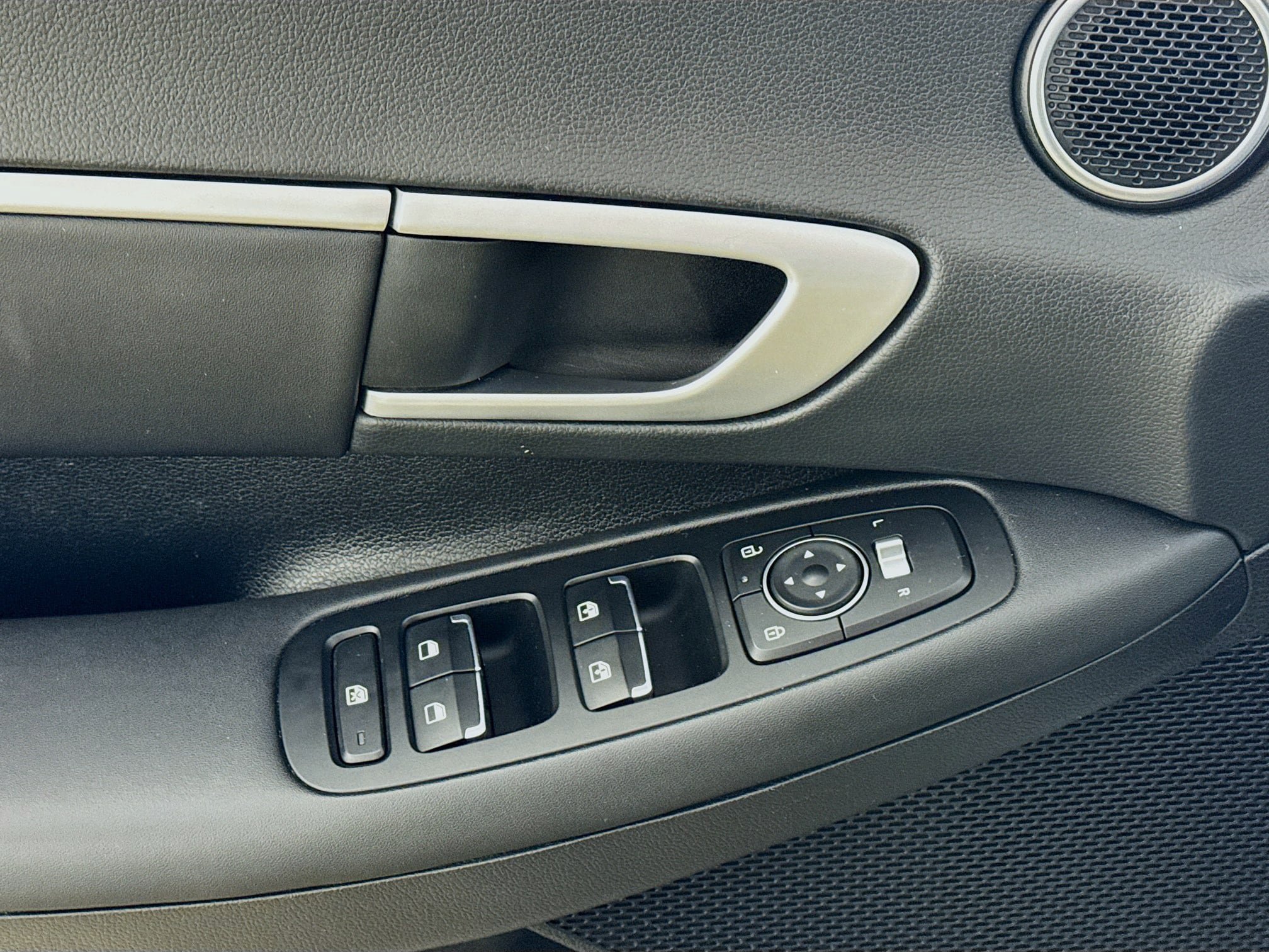 Used 2025 Hyundai Sonata SEL FWD image 19