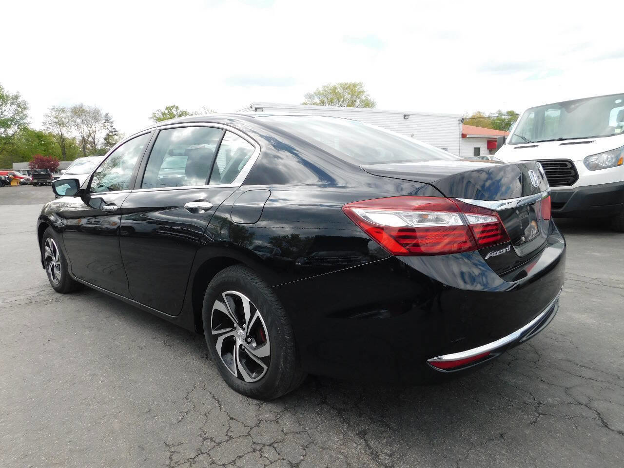Used 2017 Honda Accord LX image 34