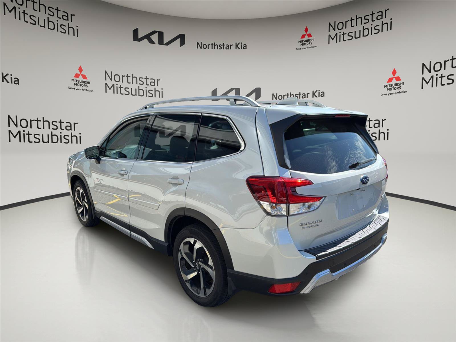 Used 2022 Subaru Forester Touring AWD/4WD image 3
