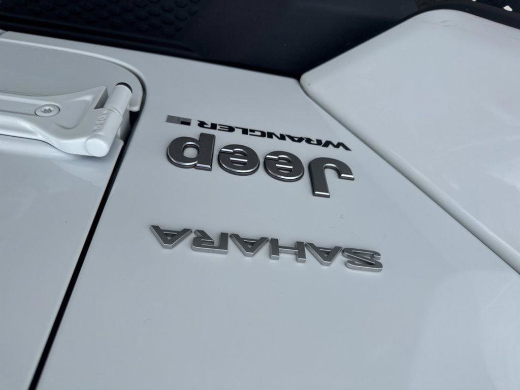 Used 2024 Jeep Wrangler Sahara w/ Technology Group image 12