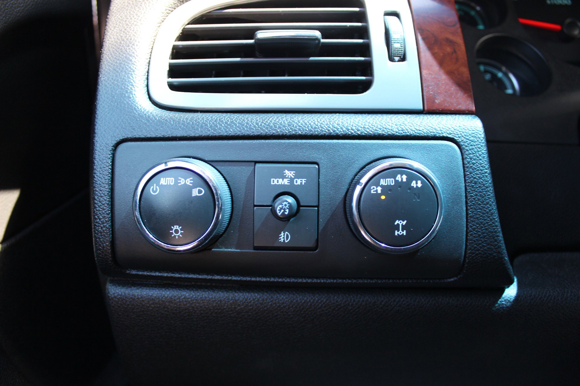 Used 2014 Chevrolet Tahoe LTZ AWD/4WD image 22