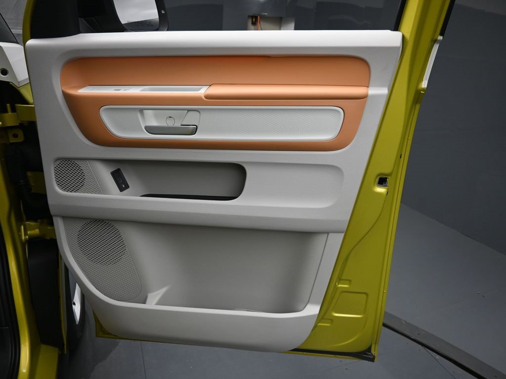 New 2025 Volkswagen ID. Buzz 1st Edition image 32