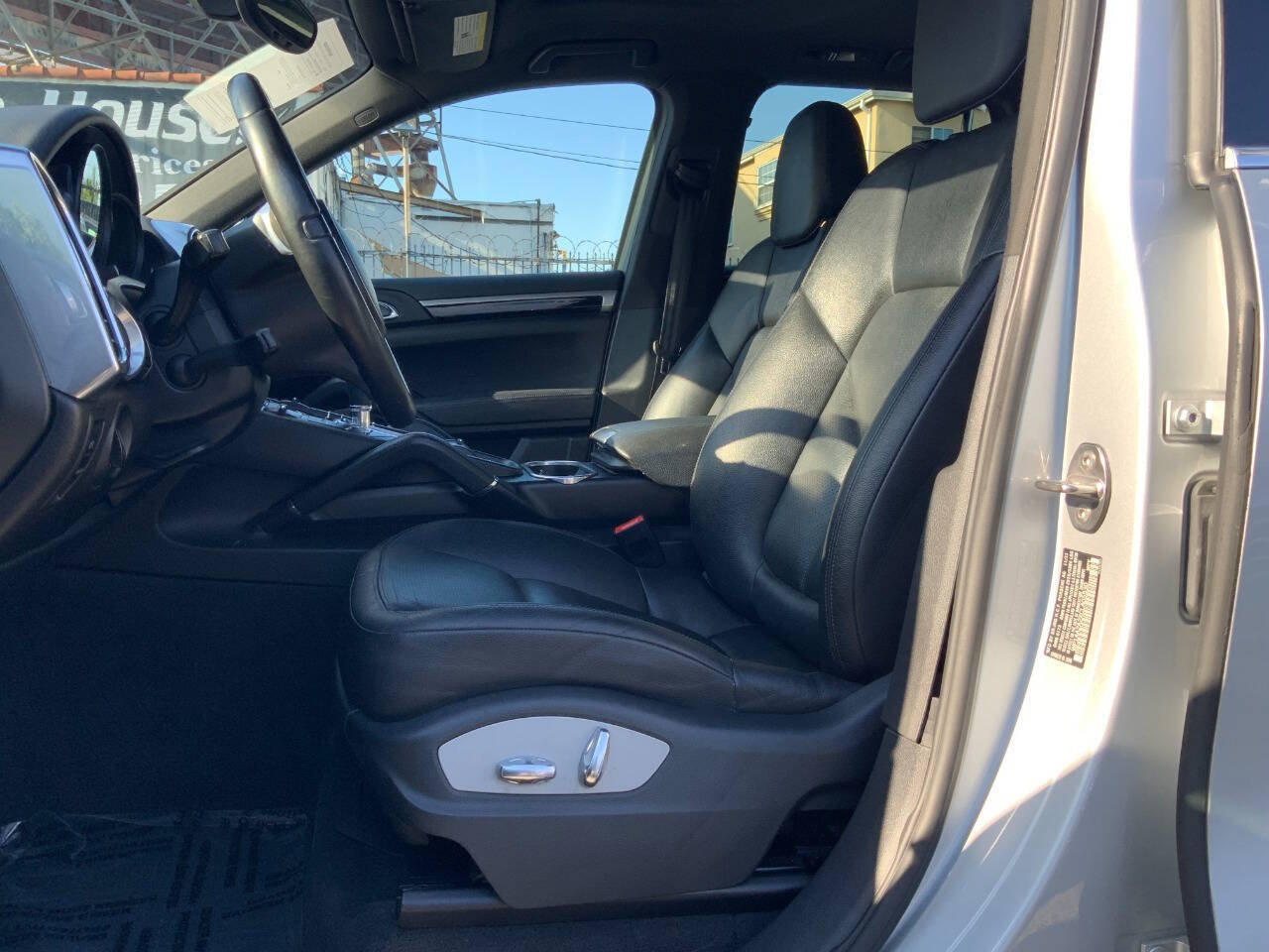 Used 2012 Porsche Cayenne AWD/4WD image 16