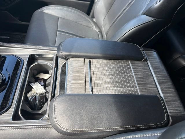 Used 2024 Jeep Wagoneer Series II w/ Premium Group I AWD/4WD image 17