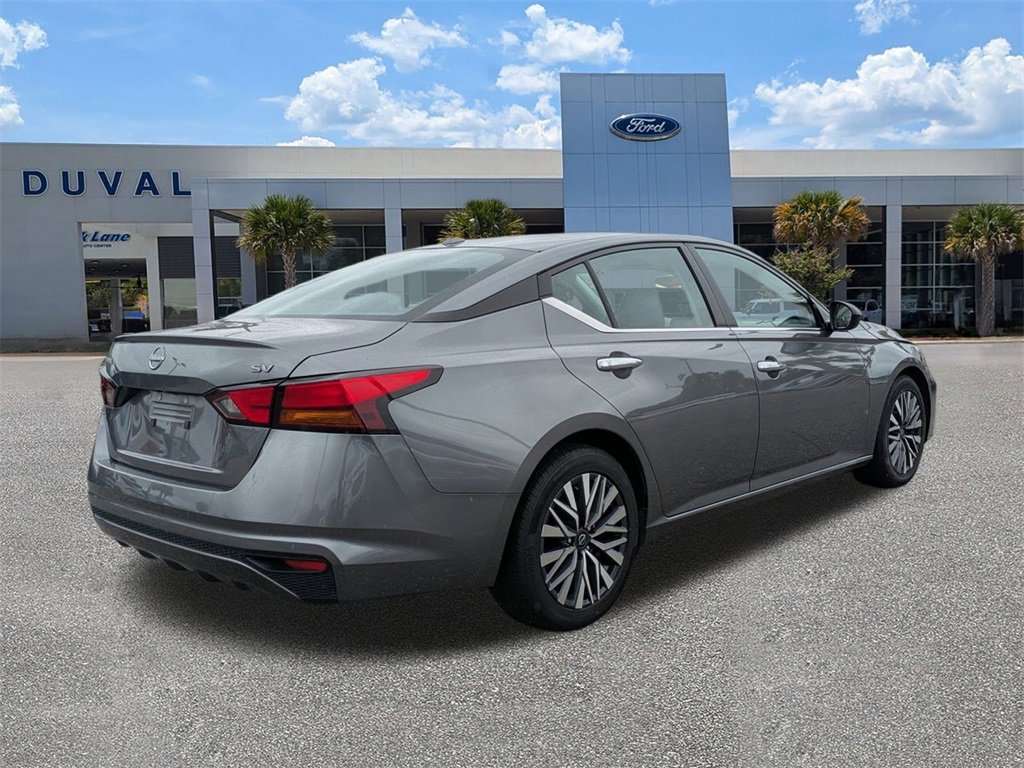 Used 2024 Nissan Altima 2.5 SV image 3