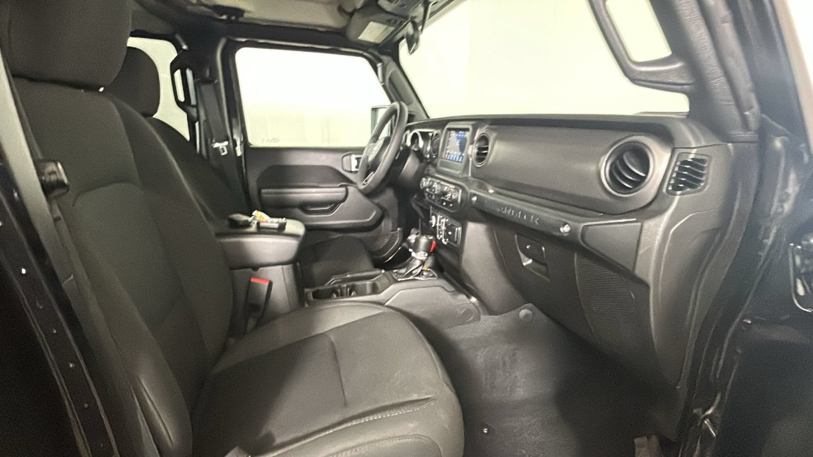 Used 2023 Jeep Wrangler Unlimited AWD/4WD image 33