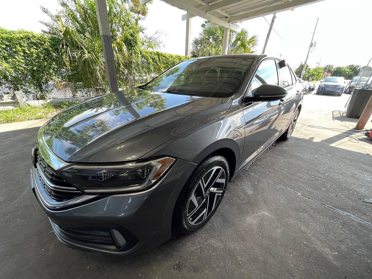Used 2022 Volkswagen Jetta SEL FWD image 2
