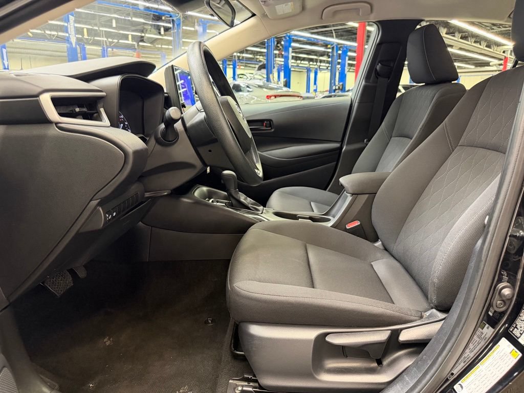 Used 2025 Toyota Corolla LE FWD image 17