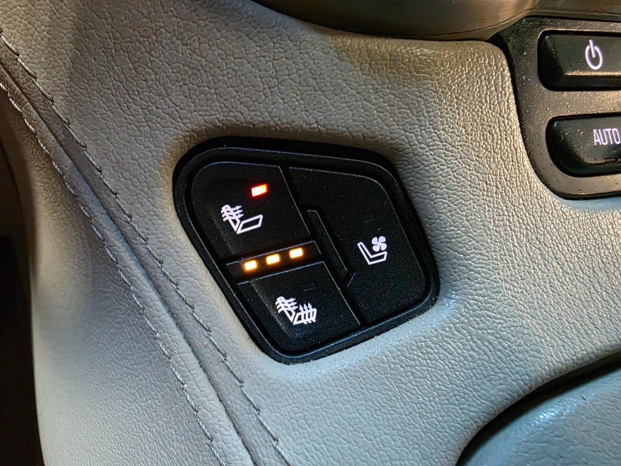 Used 2018 GMC Yukon XL Denali w/ Denali Ultimate Package AWD/4WD image 41
