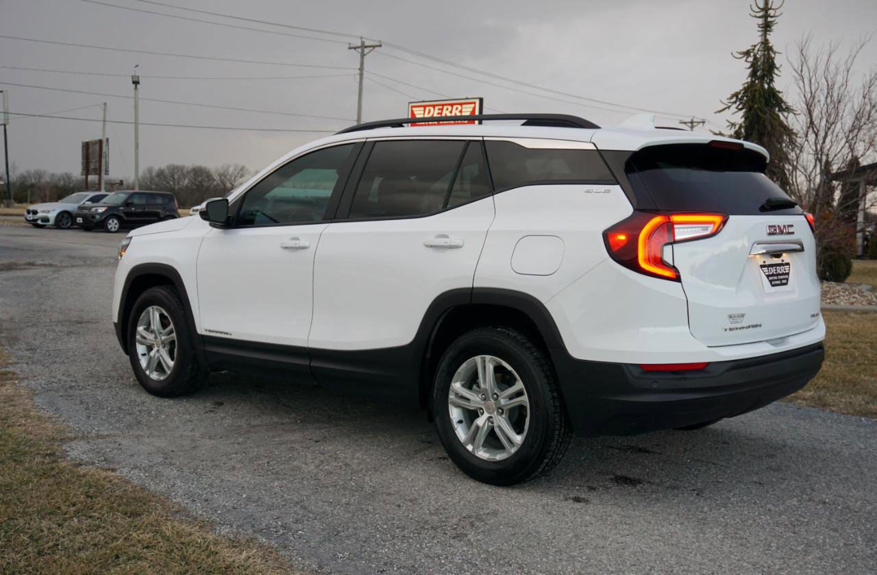 Used 2023 GMC Terrain SLE w/ Driver Convenience Package image 18