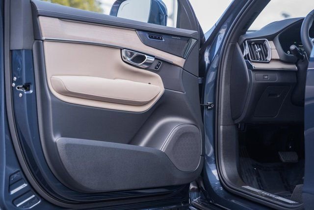 New 2026 Volvo XC90 B5 Ultra image 37
