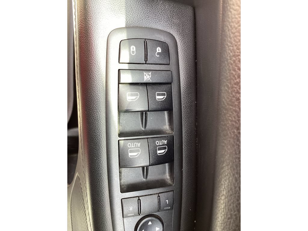 Used 2018 Jeep Grand Cherokee Laredo AWD/4WD image 36