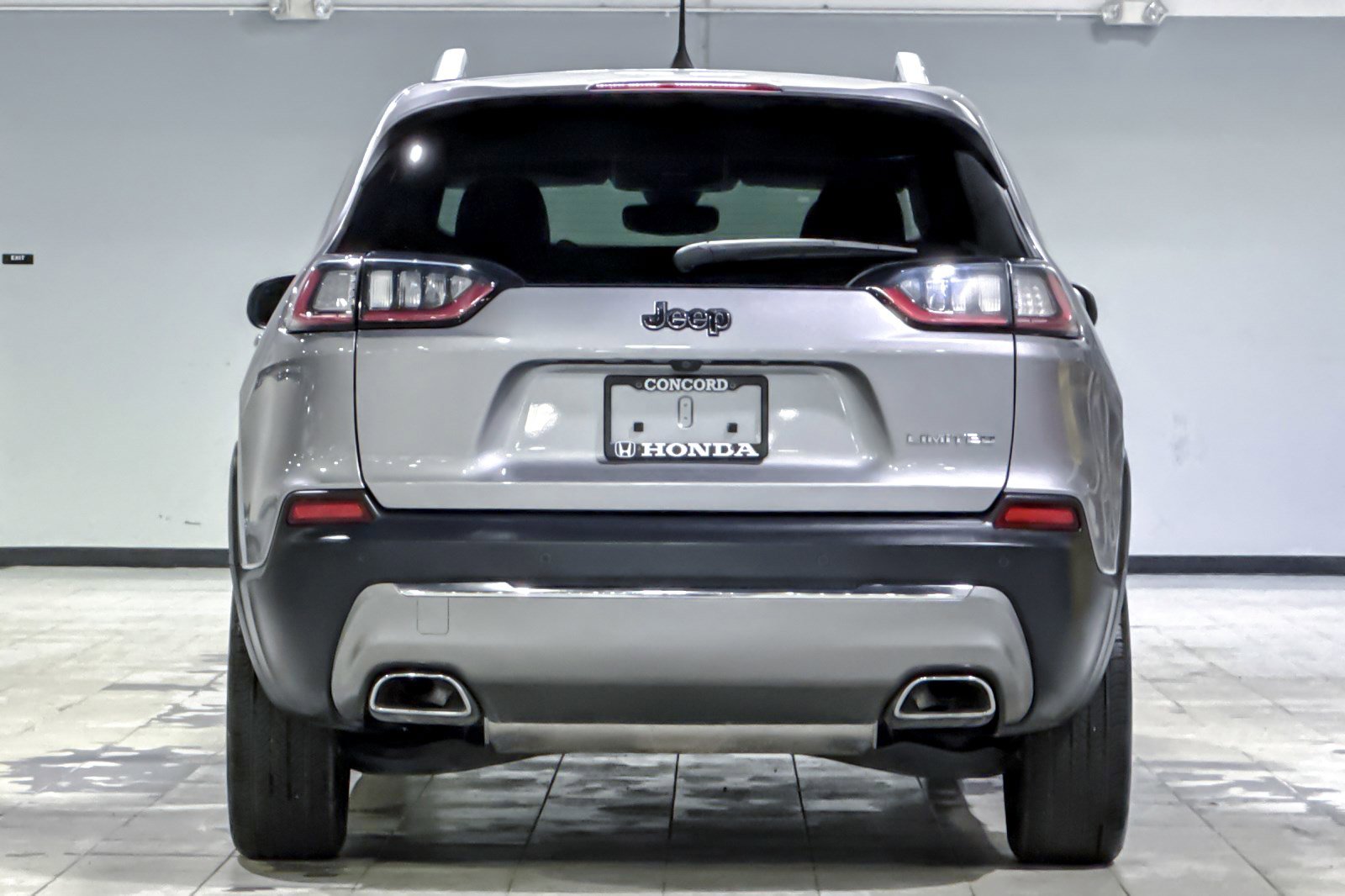 Used 2019 Jeep Cherokee Limited FWD image 9