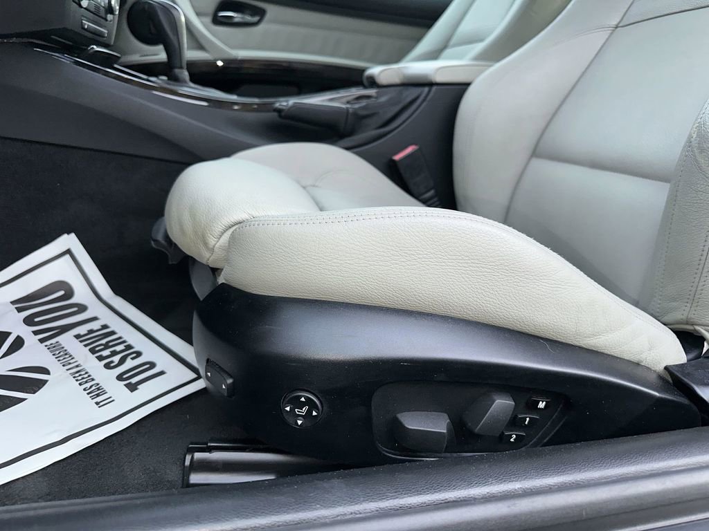 Used 2009 BMW 335i Convertible image 14