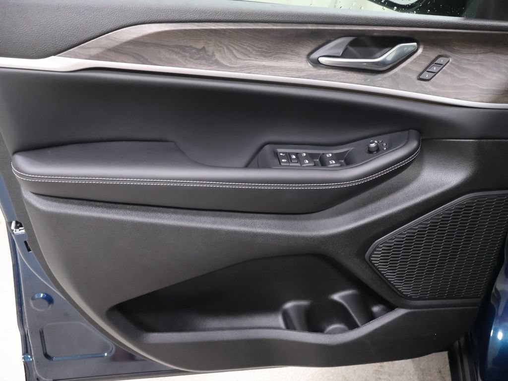 New 2027 Jeep Grand Cherokee Limited AWD/4WD image 9