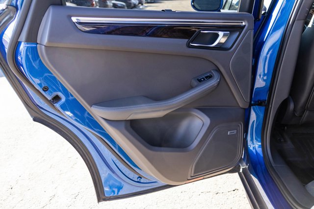 Used 2017 Porsche Macan S image 21