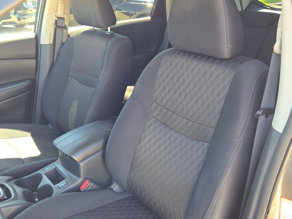 Used 2018 Nissan Rogue SV FWD image 22