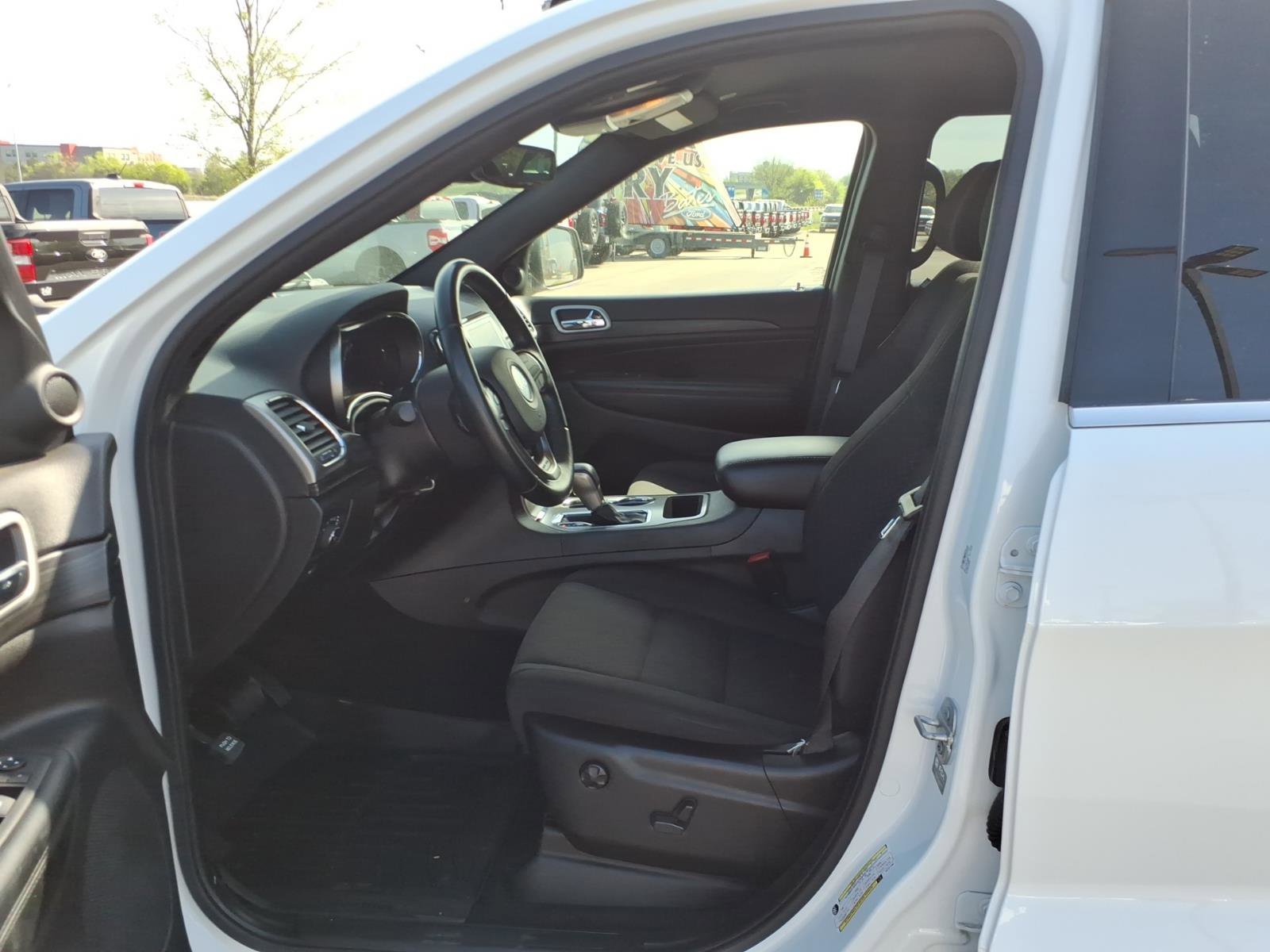 Used 2022 Jeep Grand Cherokee Laredo E image 6