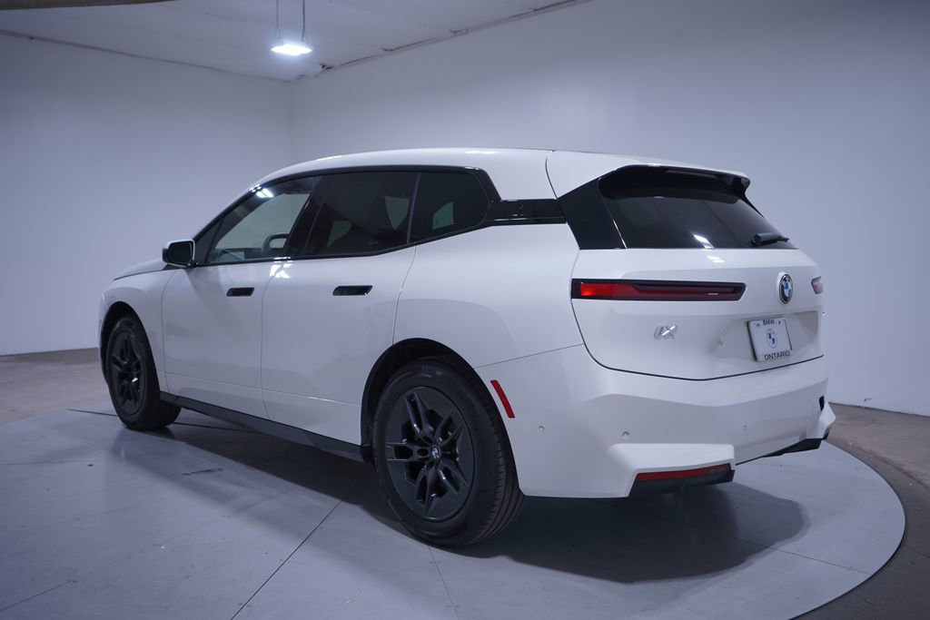 Used 2026 BMW iX xDrive60 image 3