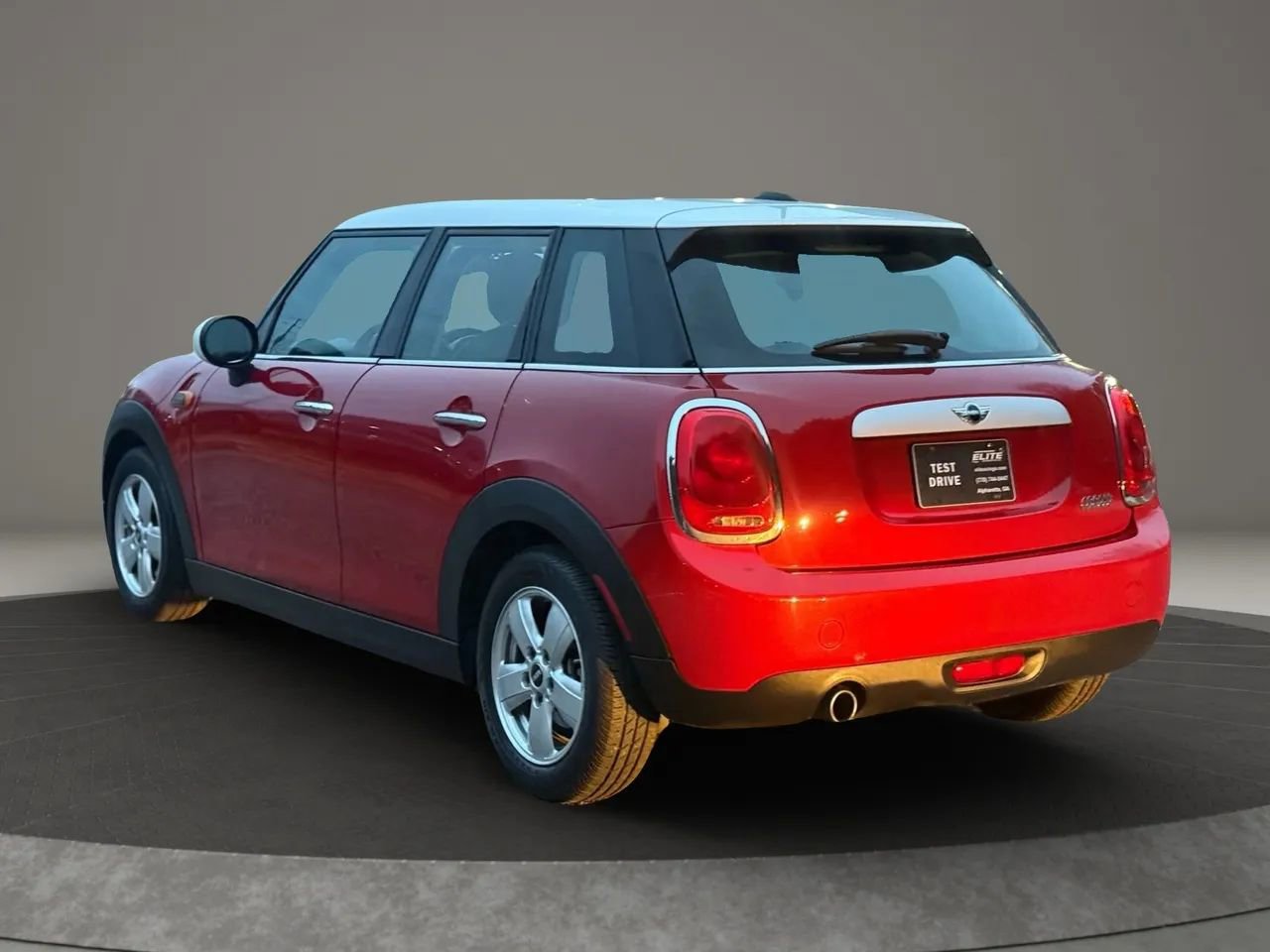 Used 2015 MINI Cooper 4-Door Hardtop image 6