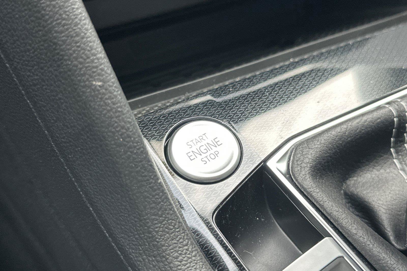 New 2026 Volkswagen Taos SE FWD image 22