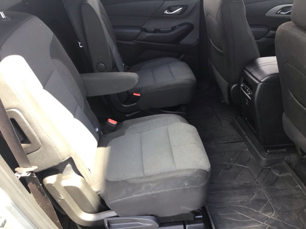 Used 2023 Chevrolet Traverse LT FWD image 16