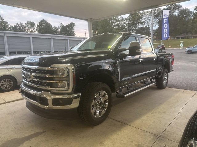 Used 2025 Ford F250 Lariat w/ Chrome Package image 2