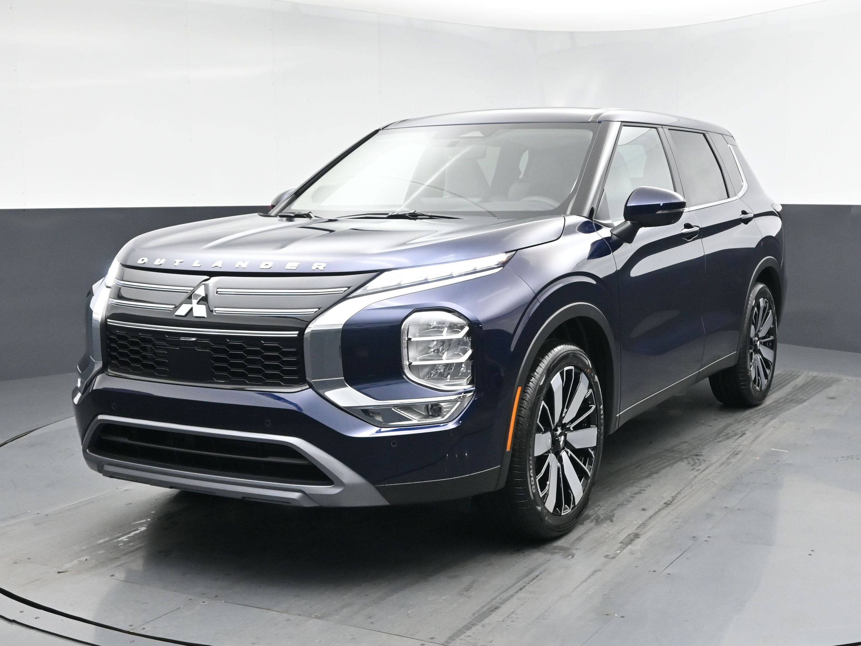 New 2026 Mitsubishi Outlander FWD image 1