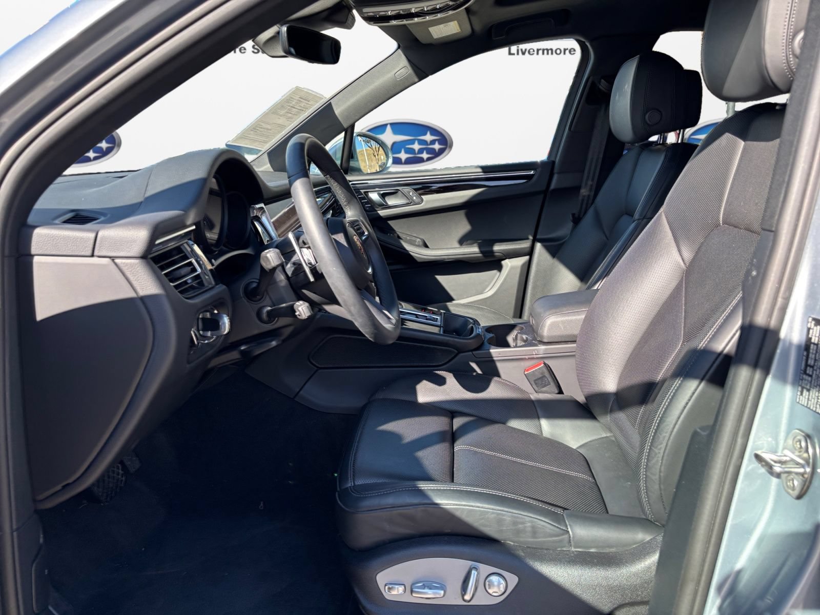 Used 2025 Porsche Macan AWD/4WD image 10