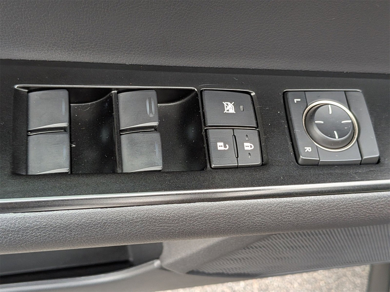 Used 2023 Lexus UX 250h FWD w/ Premium Package image 14