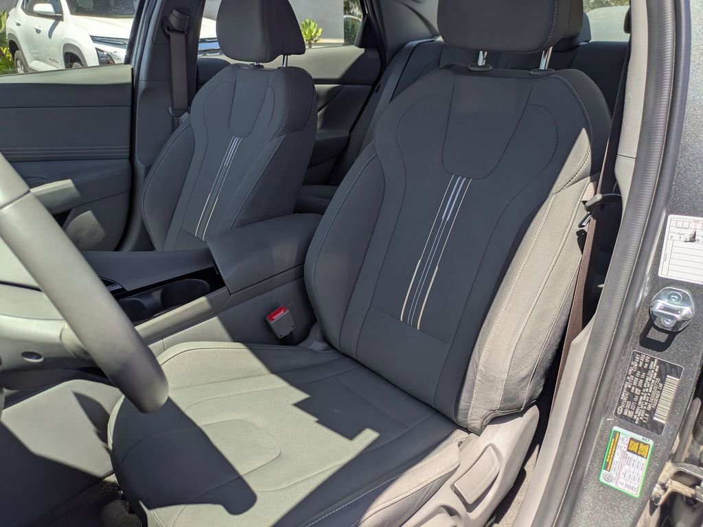 Used 2025 Hyundai Elantra SEL FWD image 14