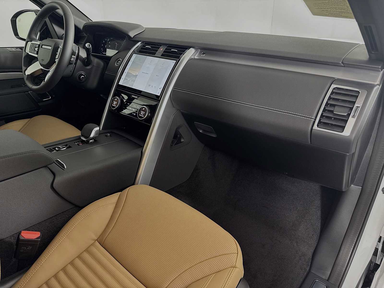 New 2025 Land Rover Discovery Dynamic SE image 25