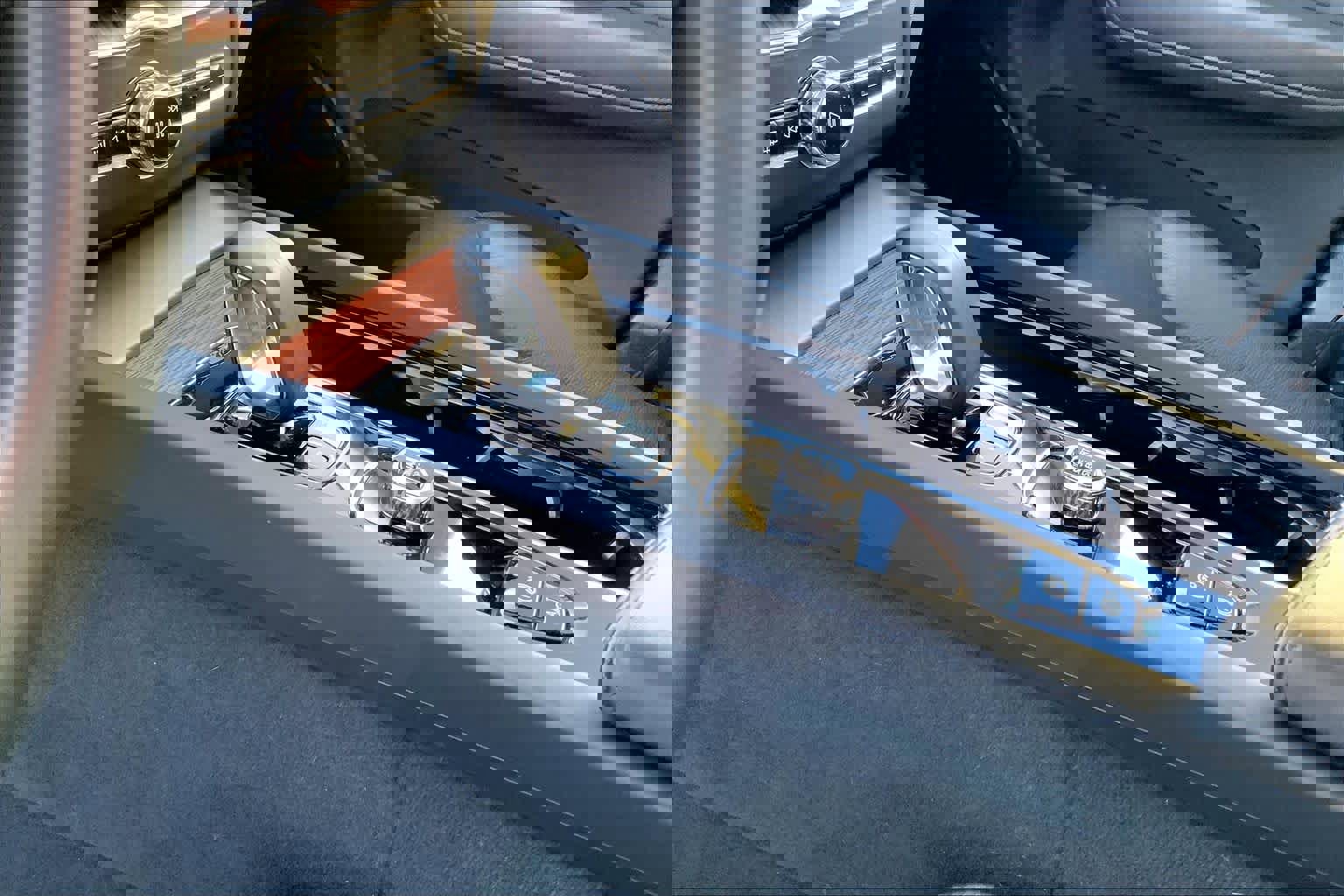 Used 2024 Volvo XC60 B5 Plus image 17