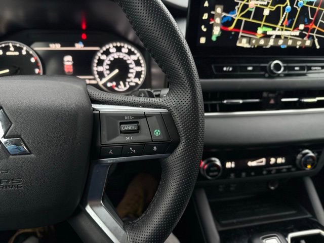 Used 2025 Mitsubishi Outlander SE image 28