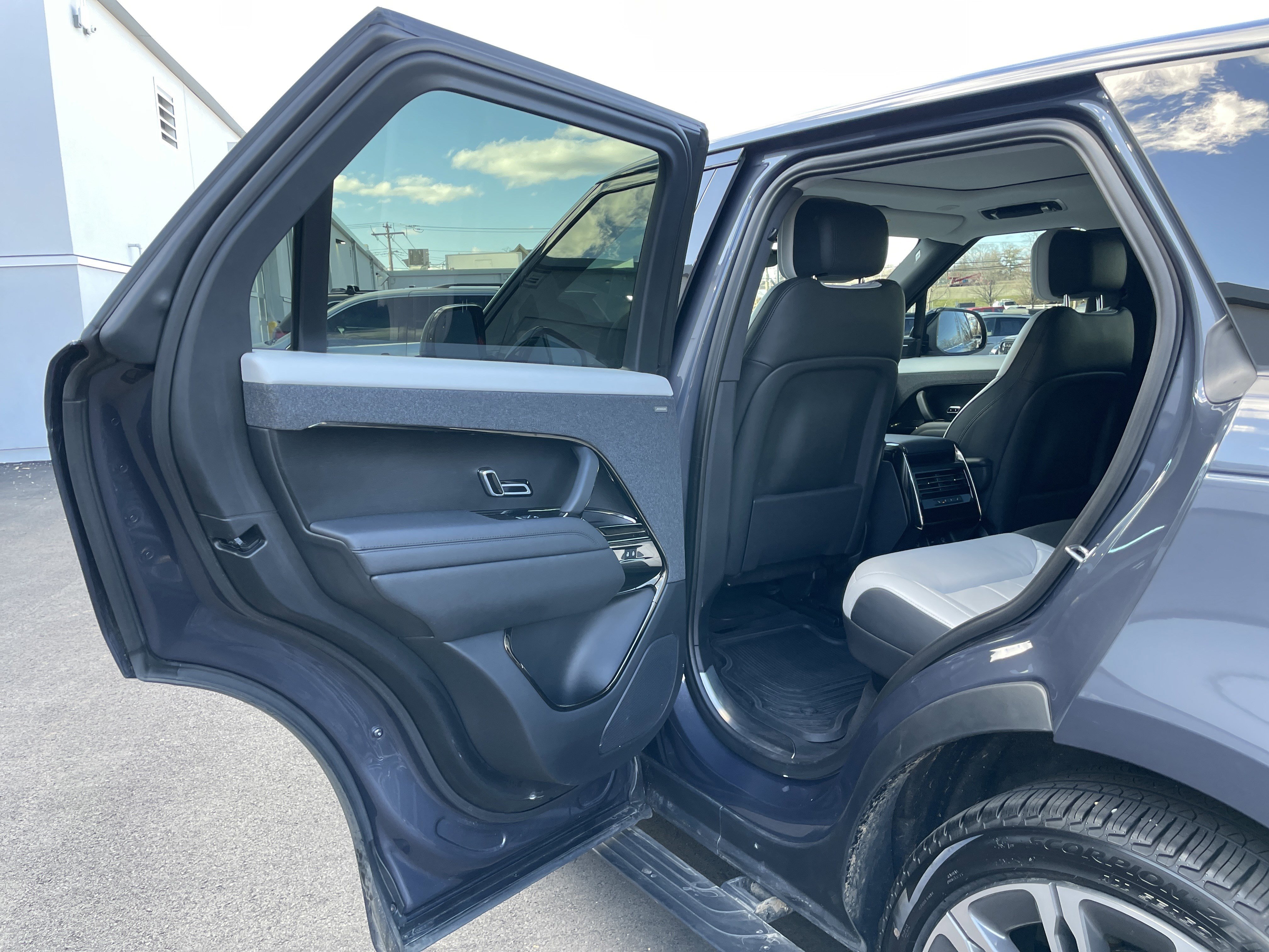 Used 2024 Land Rover Range Rover Sport Dynamic SE image 29