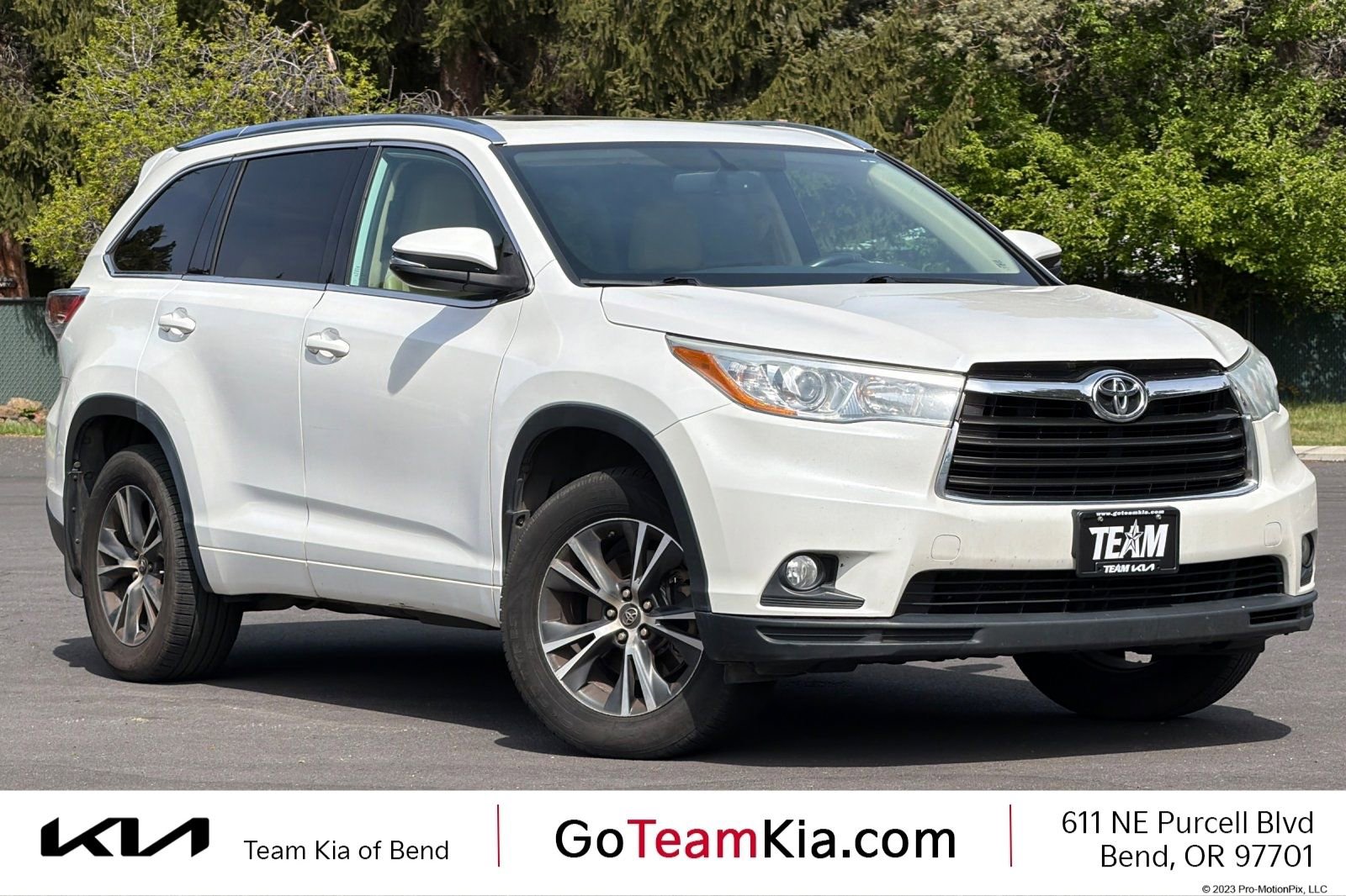 Used 2016 Toyota Highlander XLE AWD/4WD image 1