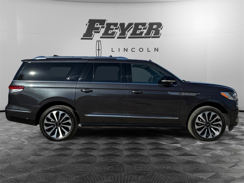 Used 2024 Lincoln Navigator L Reserve image 8