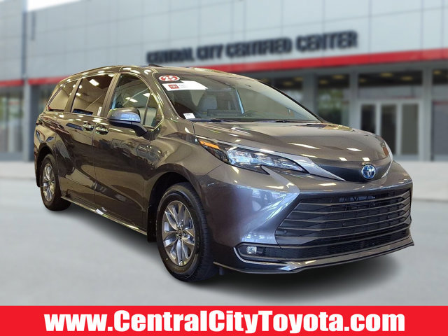 Used 2025 Toyota Sienna XLE