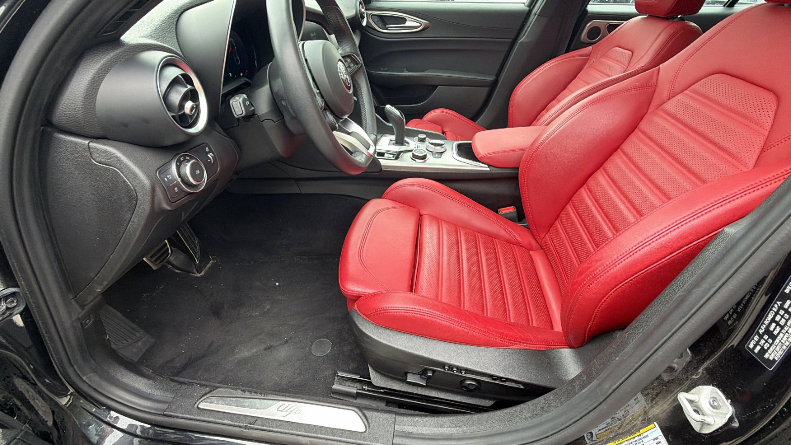 Used 2024 Alfa Romeo Giulia Ti w/ Performance Driving Package AWD/4WD image 16