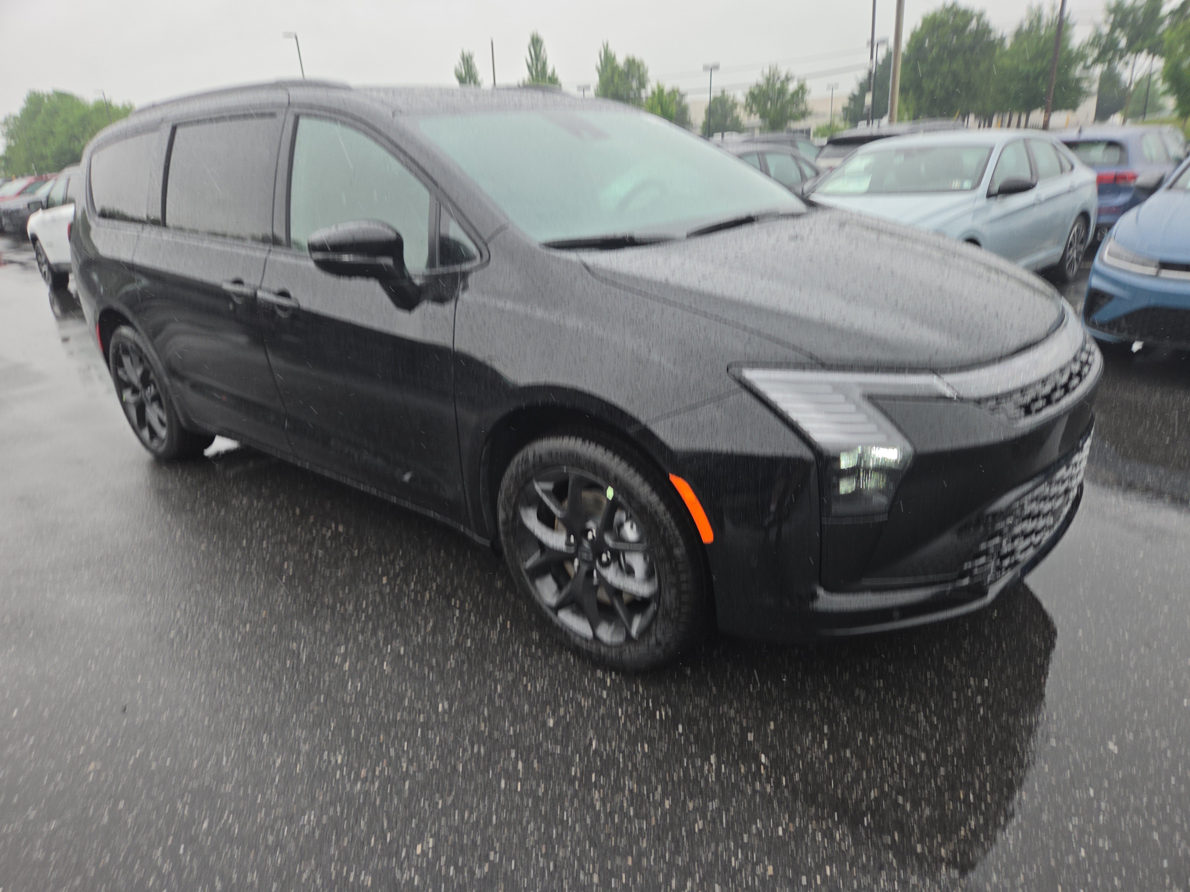 New 2027 Chrysler Pacifica Limited AWD/4WD image 18