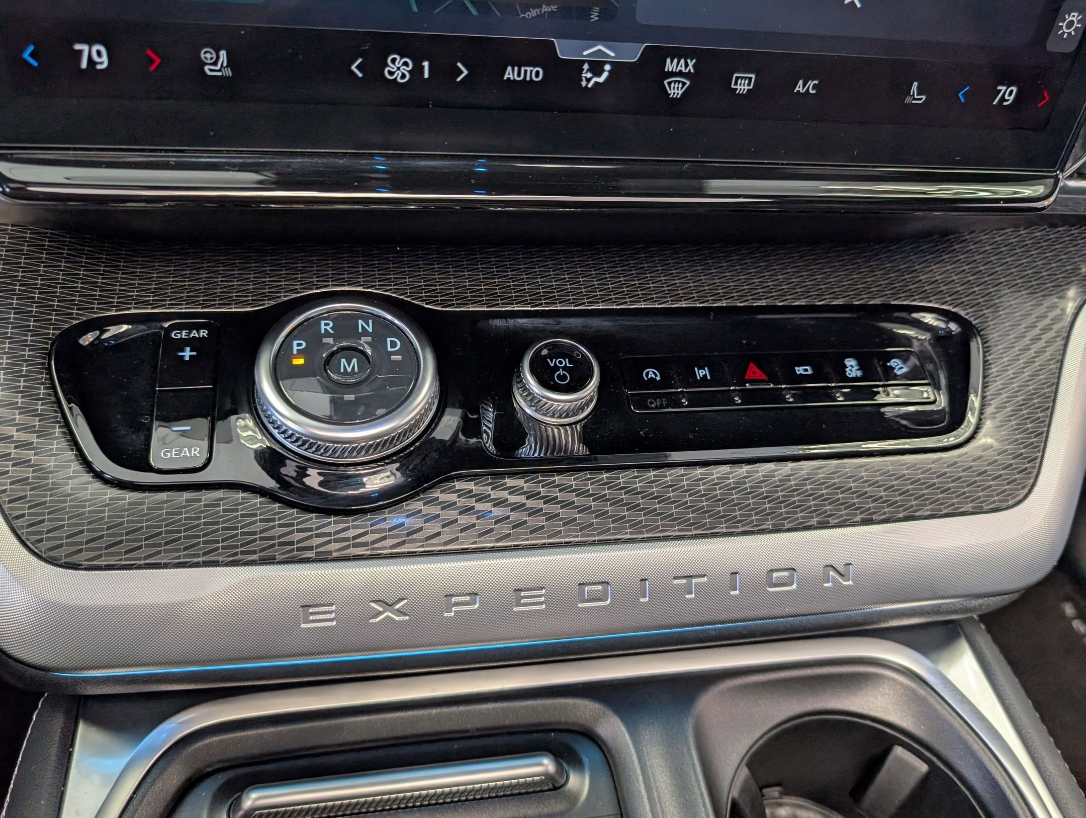 New 2025 Ford Expedition Max Platinum w/ Stealth Performance Package image 25