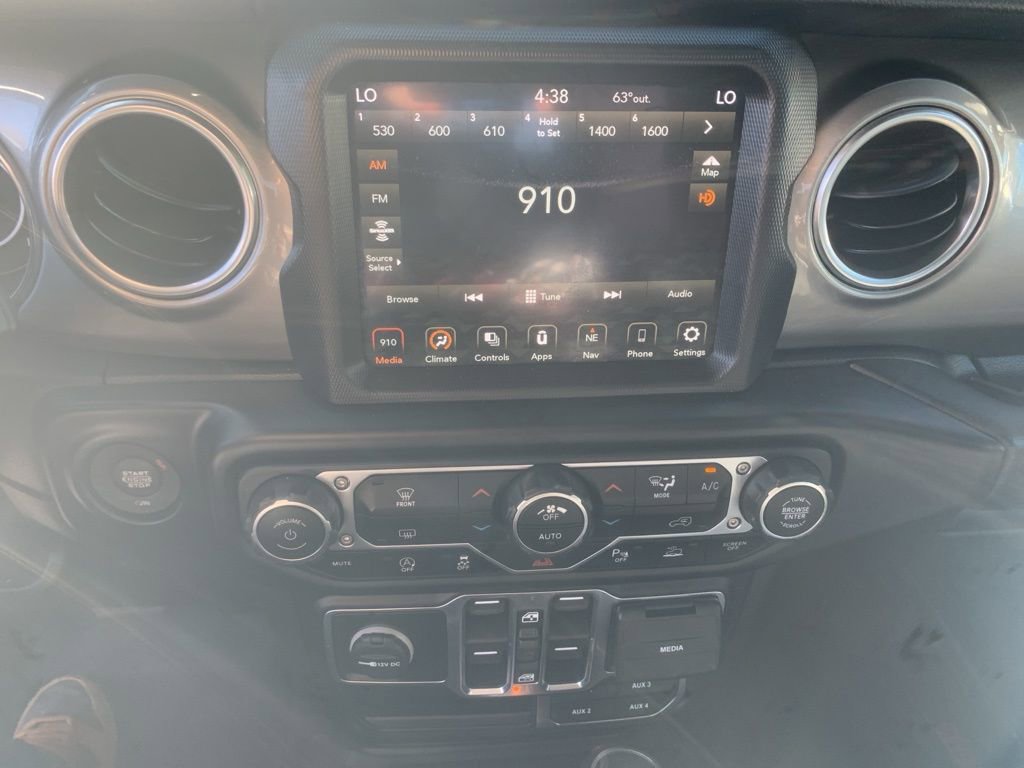 Used 2020 Jeep Gladiator Overland image 16