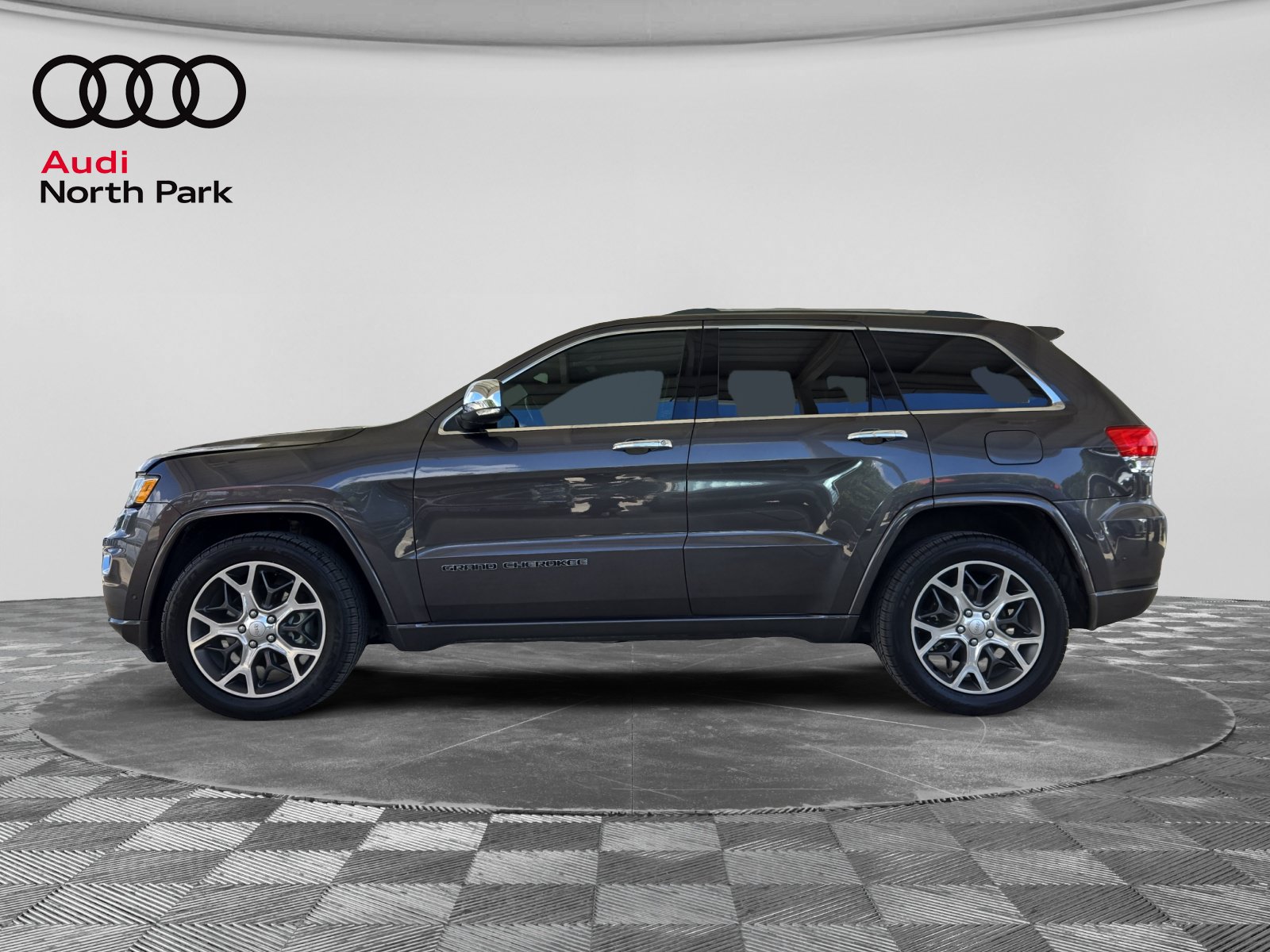 Used 2020 Jeep Grand Cherokee Overland RWD image 2