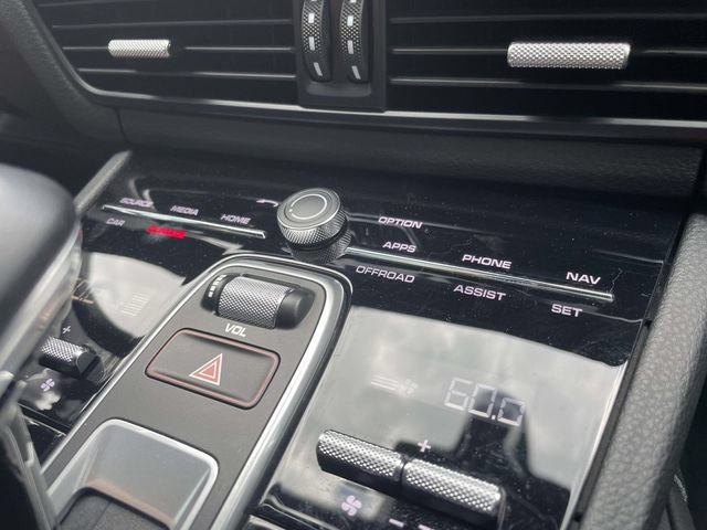 Used 2023 Porsche Cayenne AWD/4WD image 24