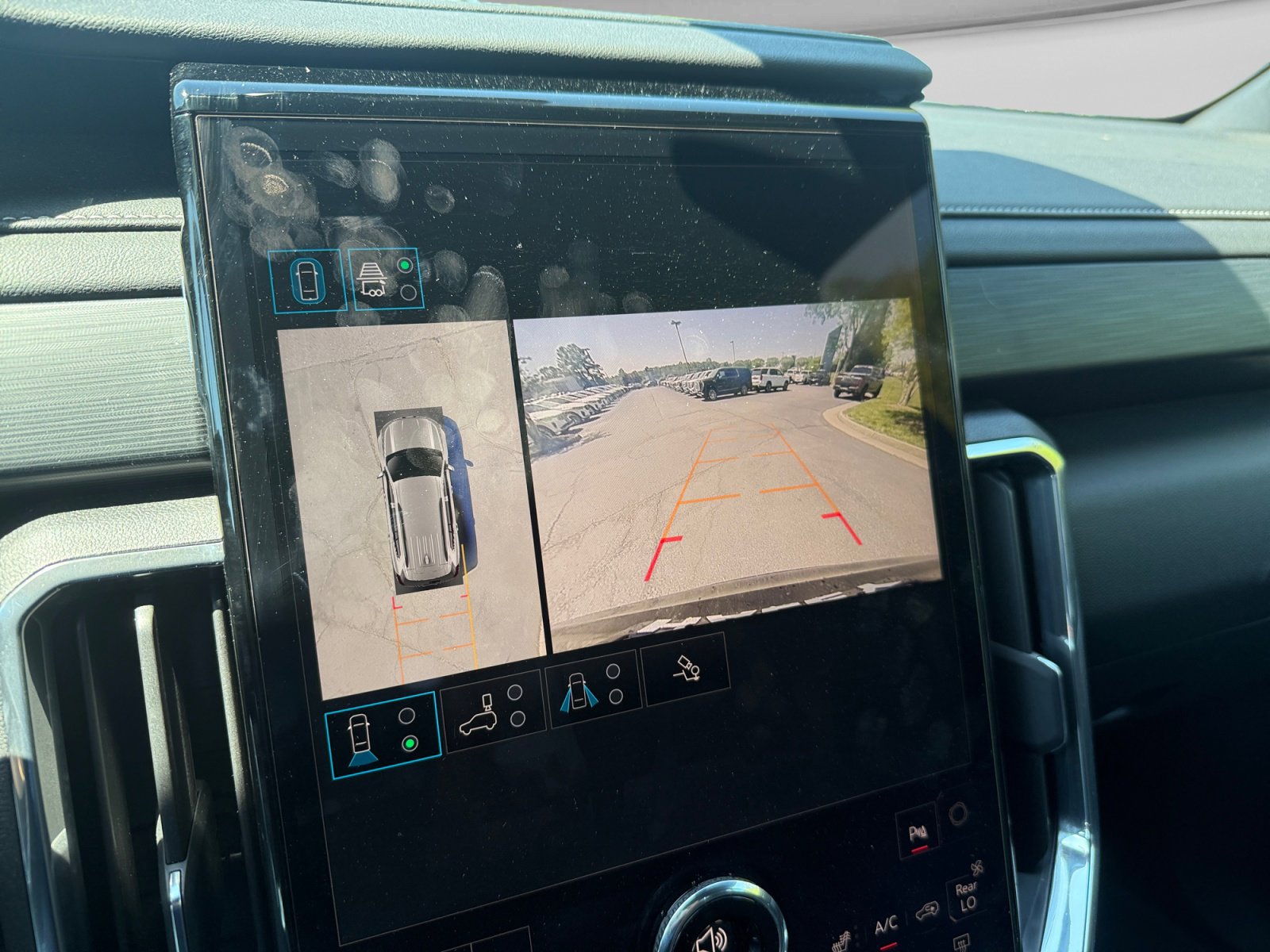 Used 2025 GMC Acadia Elevation image 21