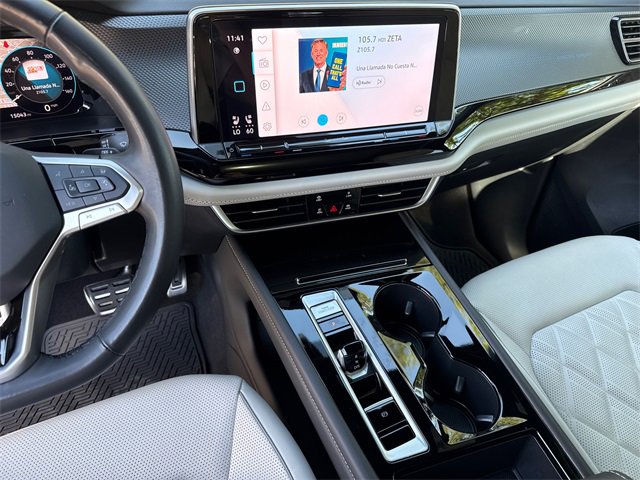 Used 2025 Volkswagen Atlas Cross Sport SEL Premium R-Line image 29