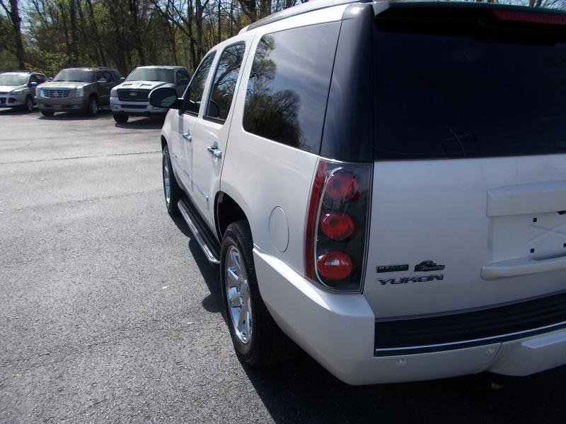 Used 2010 GMC Yukon Denali image 4